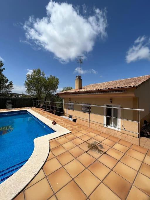 Gran Casa Con Gran Piscina Villa Els Monjos Bagian luar foto