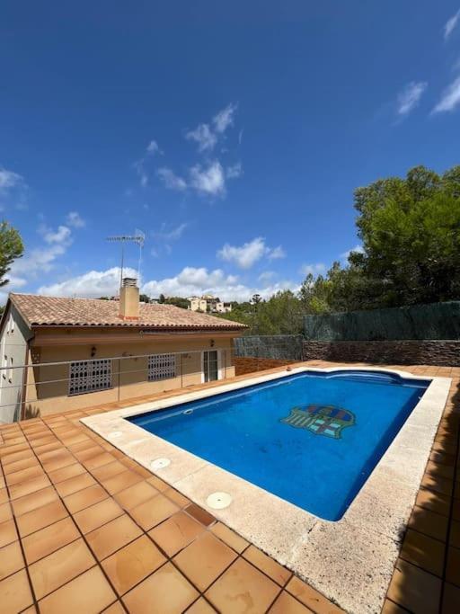 Gran Casa Con Gran Piscina Villa Els Monjos Bagian luar foto